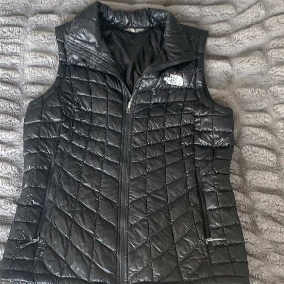 The North Face Jackets & Blazers - THE NORTH FACE PUFFER VEST!